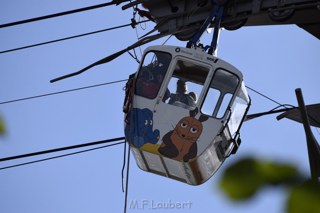 Koelner Seilbahn Gondel blieb haengen Koeln Linksrheinisch P137.JPG - Miklos Laubert